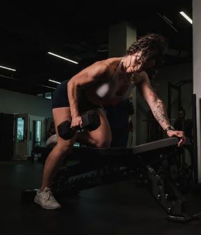 Levantamiento pesas. Triceps